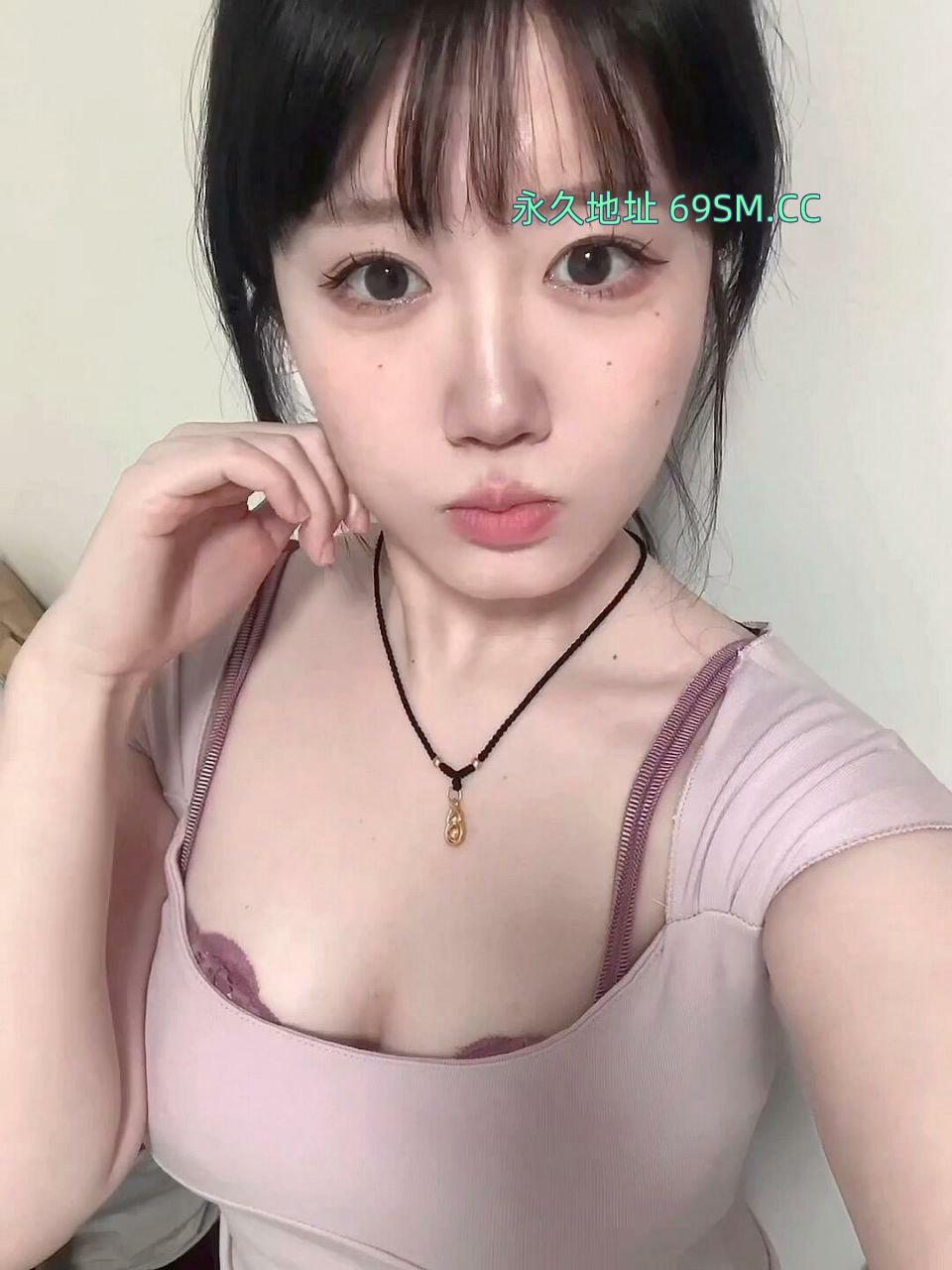 嫩嫩小骚逼
