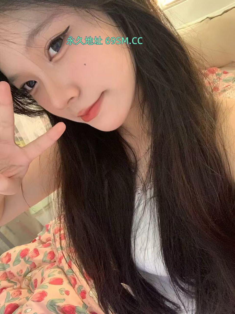 丰满热辣妹子