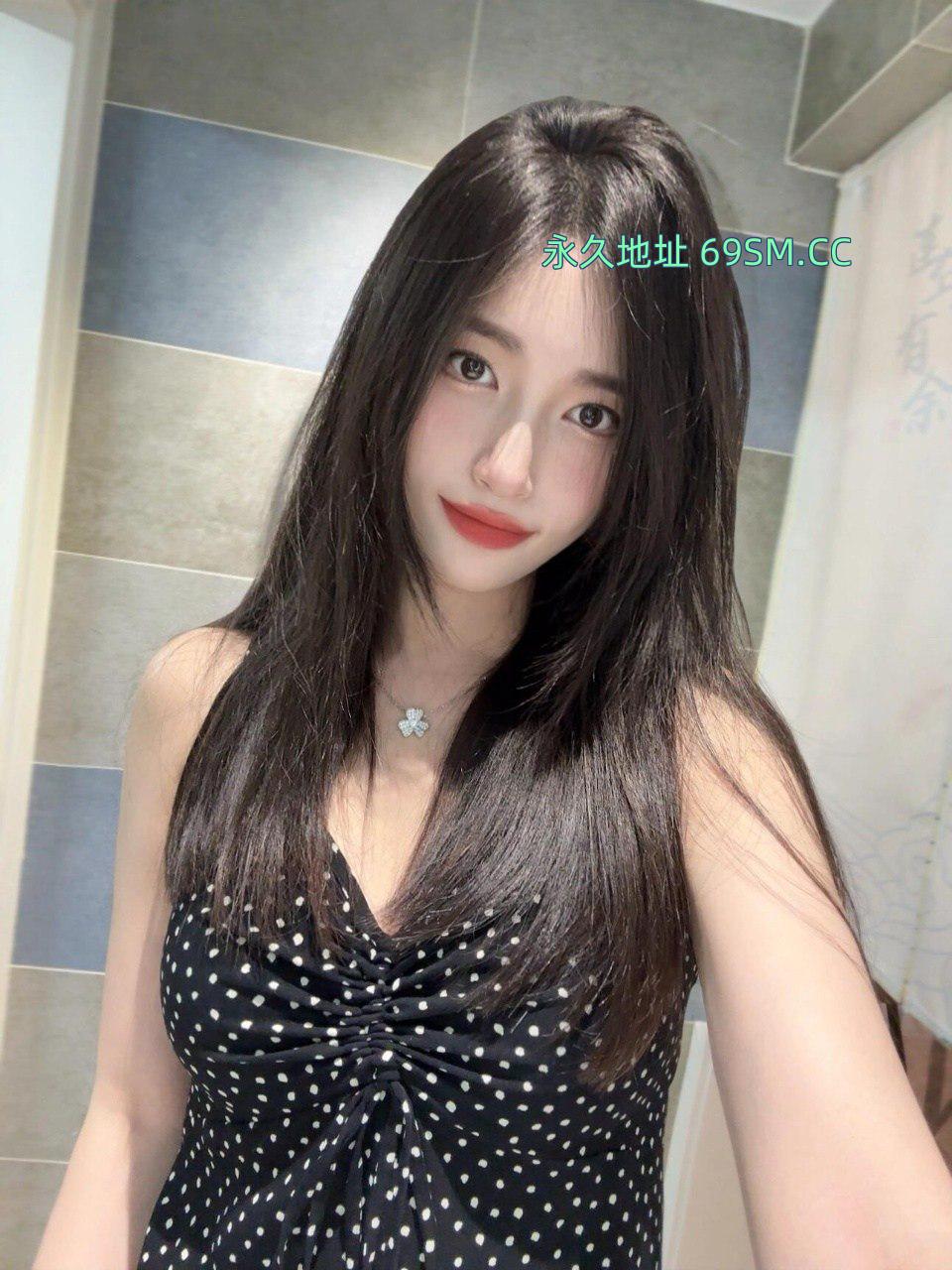 长腿翘臀骚妹