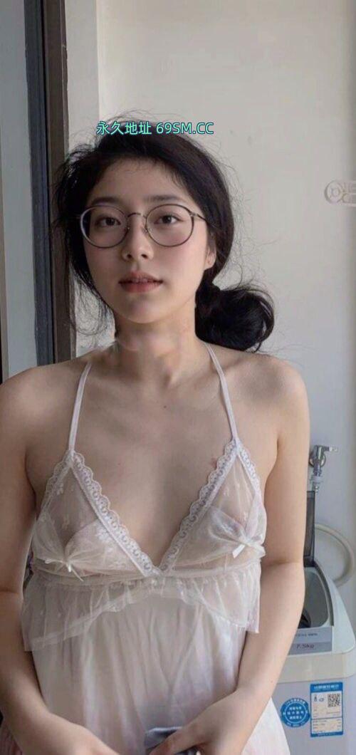 似水眼镜白虎