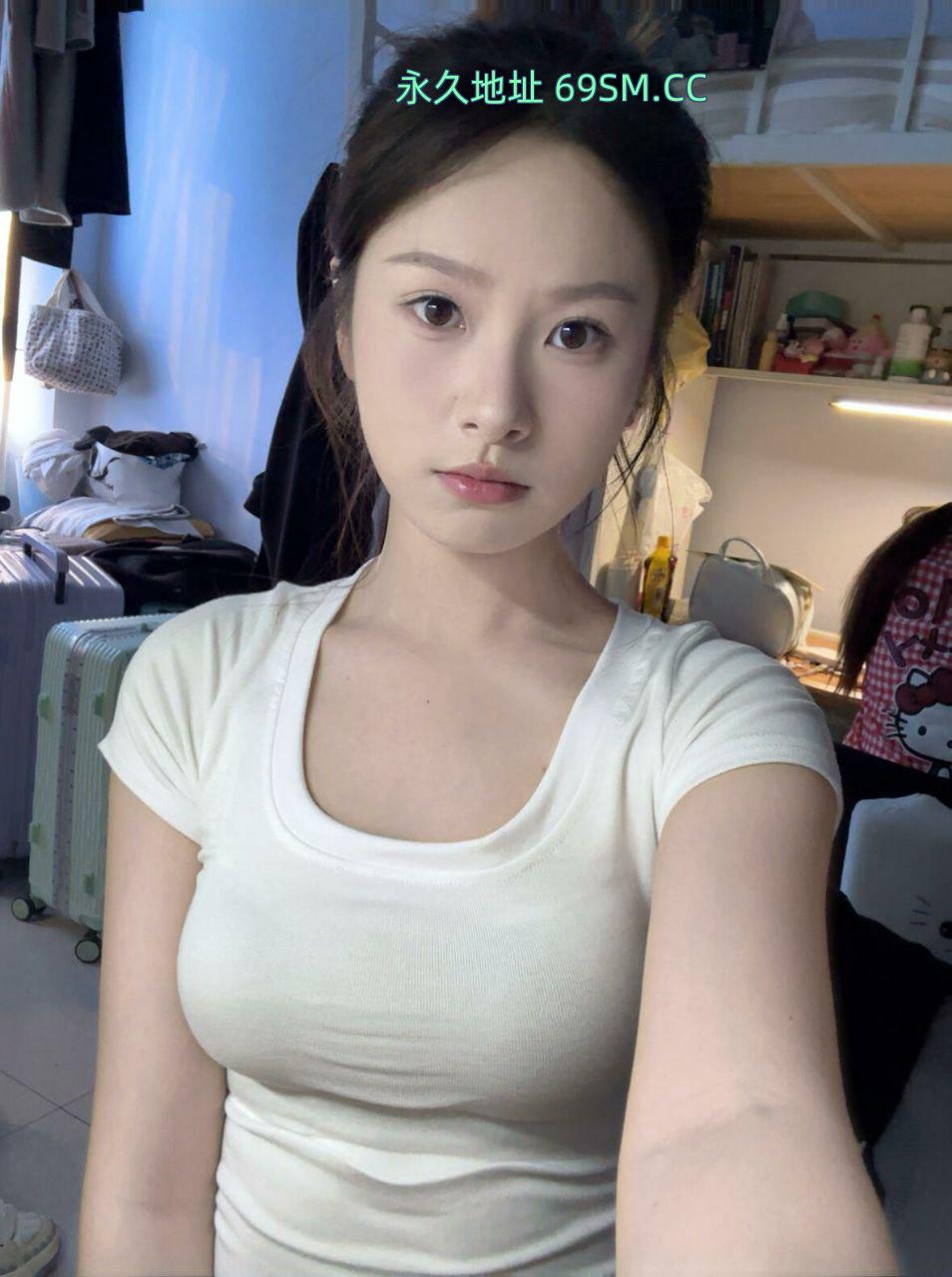 可爱反差的妹子
