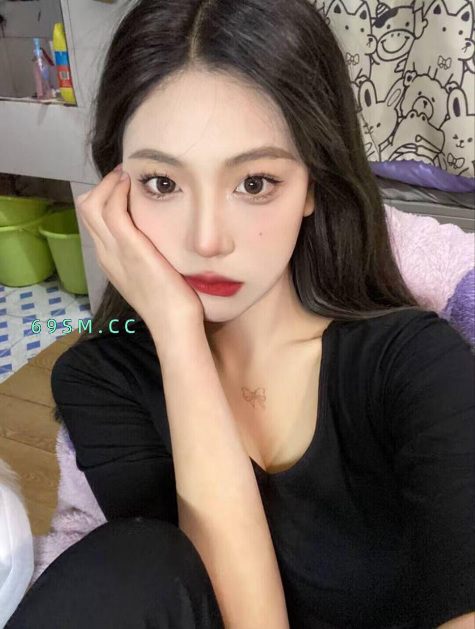 黑丝美妞儿