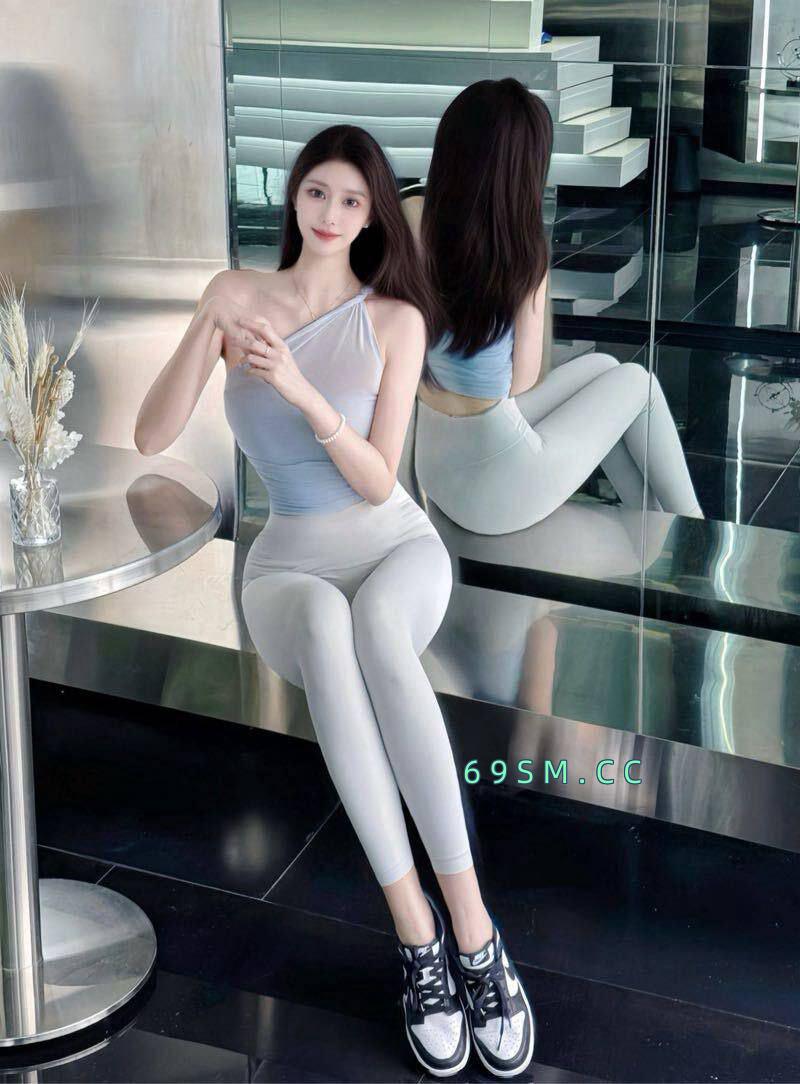 漂亮辣妹姿势多