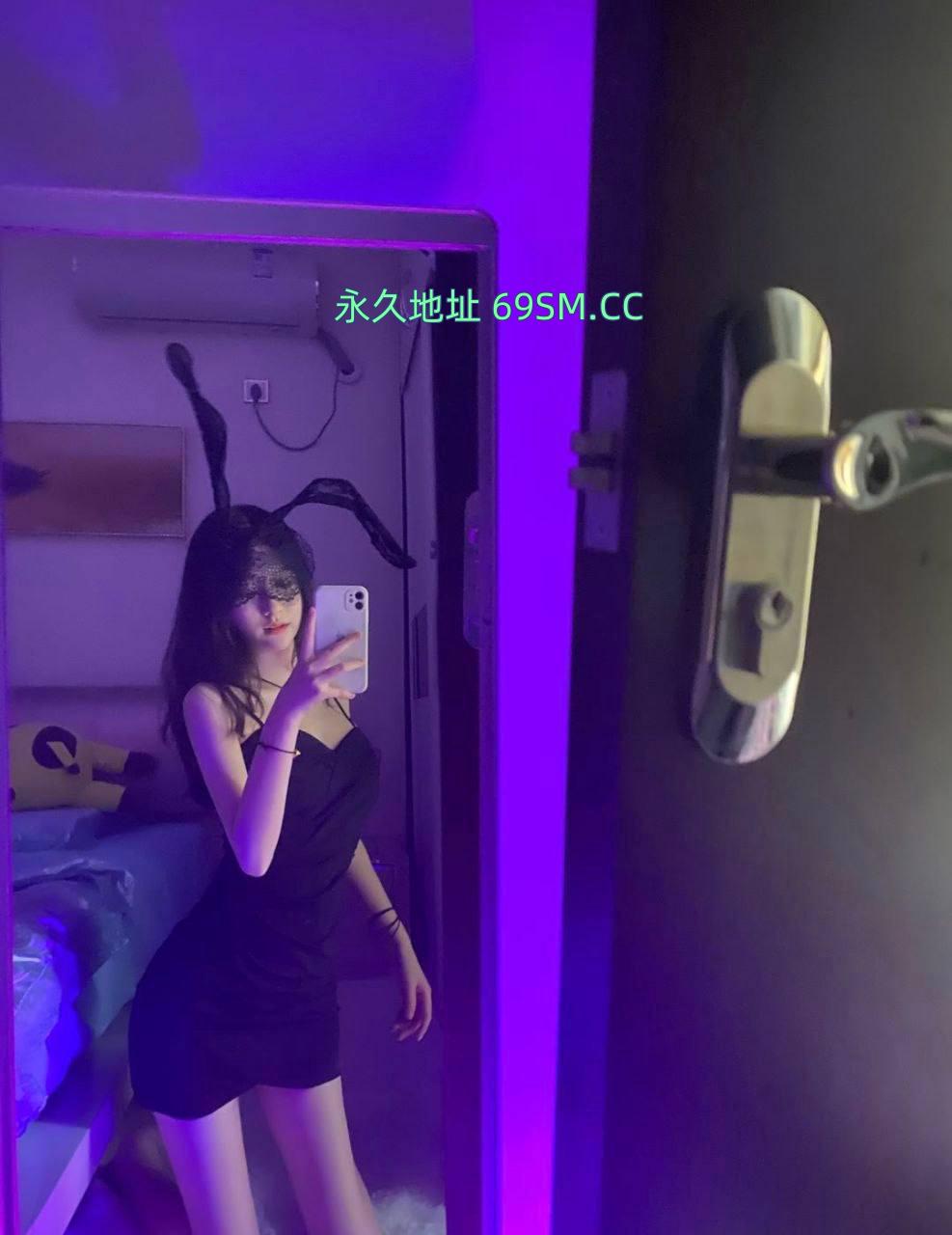 清纯制服小妞