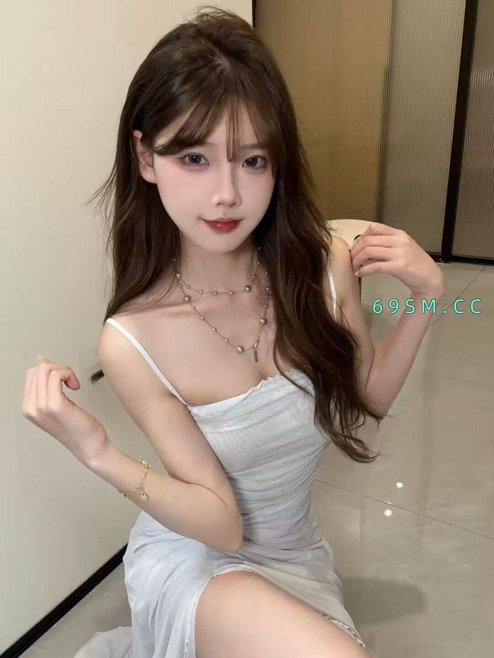 甜美00后小姐姐