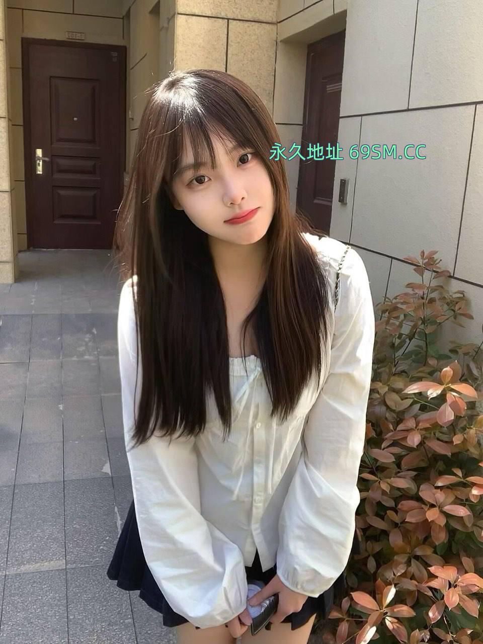 甜静爱笑学生妹