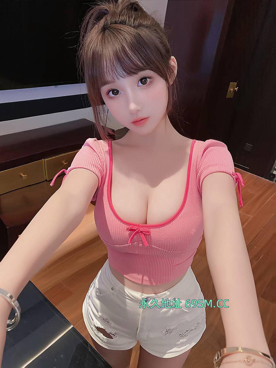 圆润大胸MM