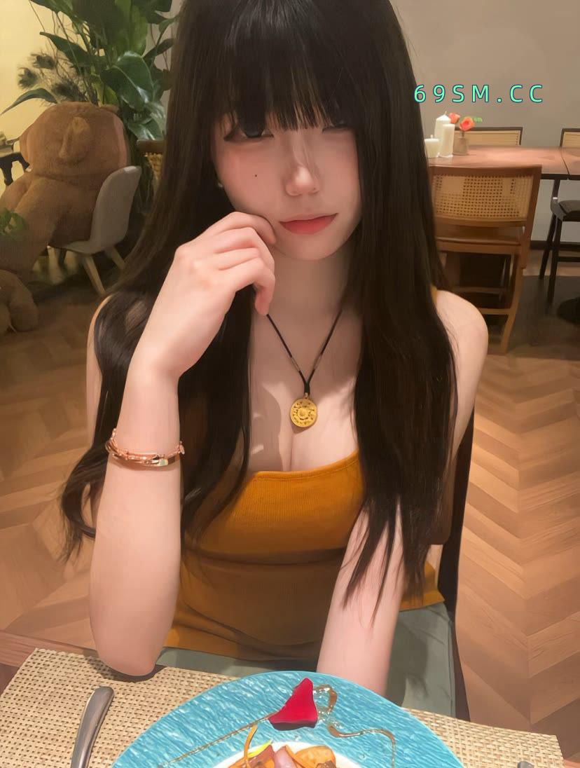 知性带感的小姐姐