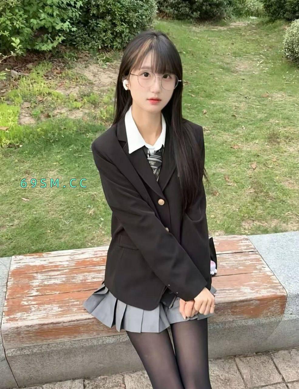 黑丝学生妹