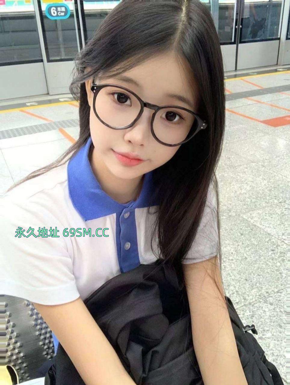 风骚眼镜少妇