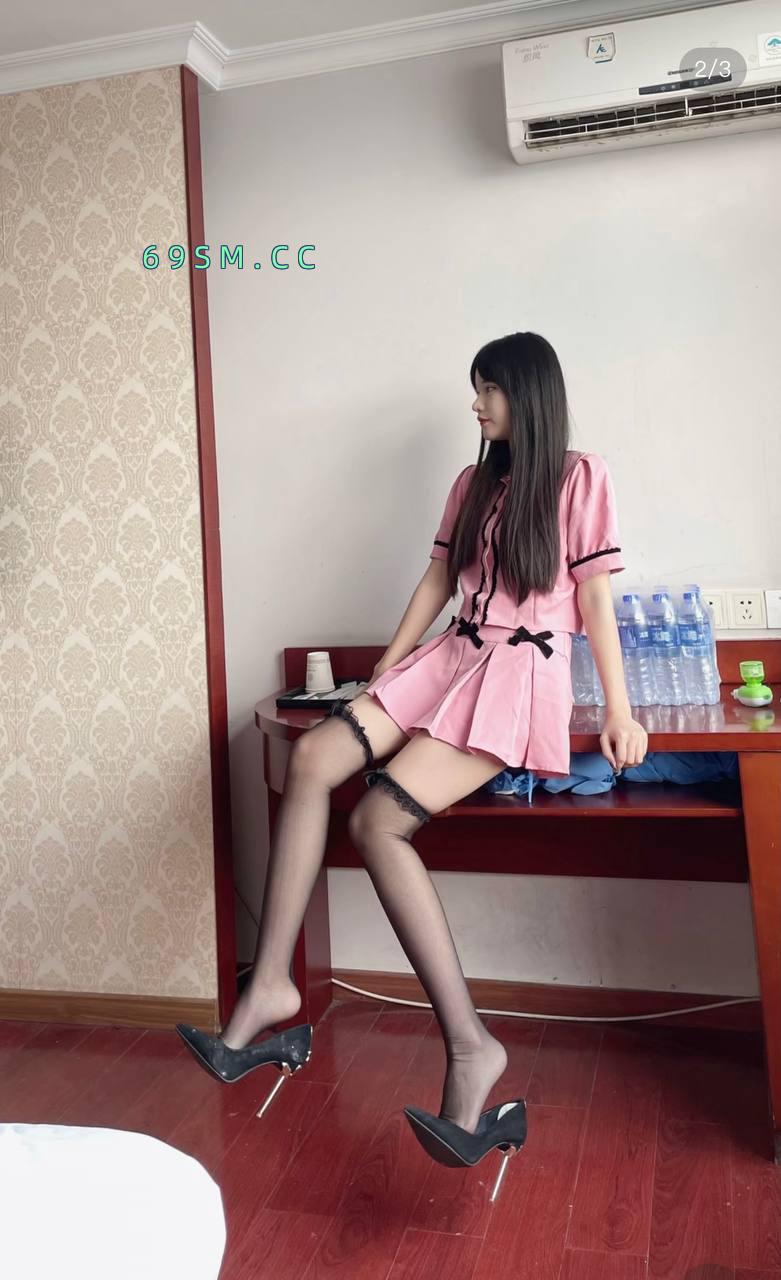 高跟黑丝包臀裙前台