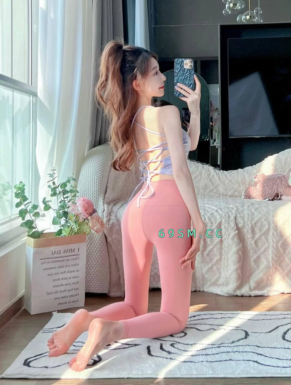 翘臀一线天喷水美鲍