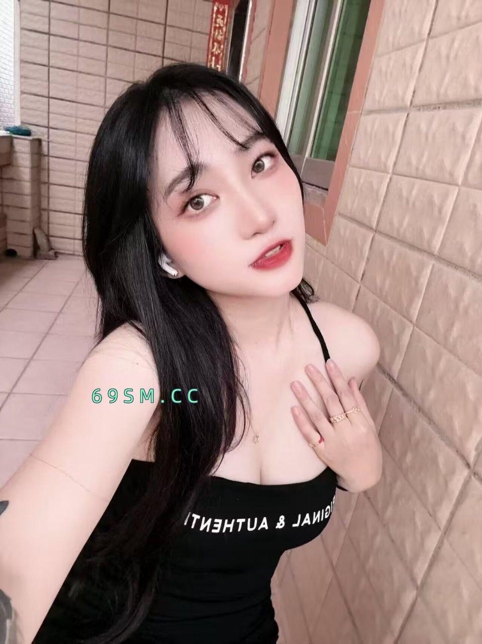 丰满迷人可甜少女