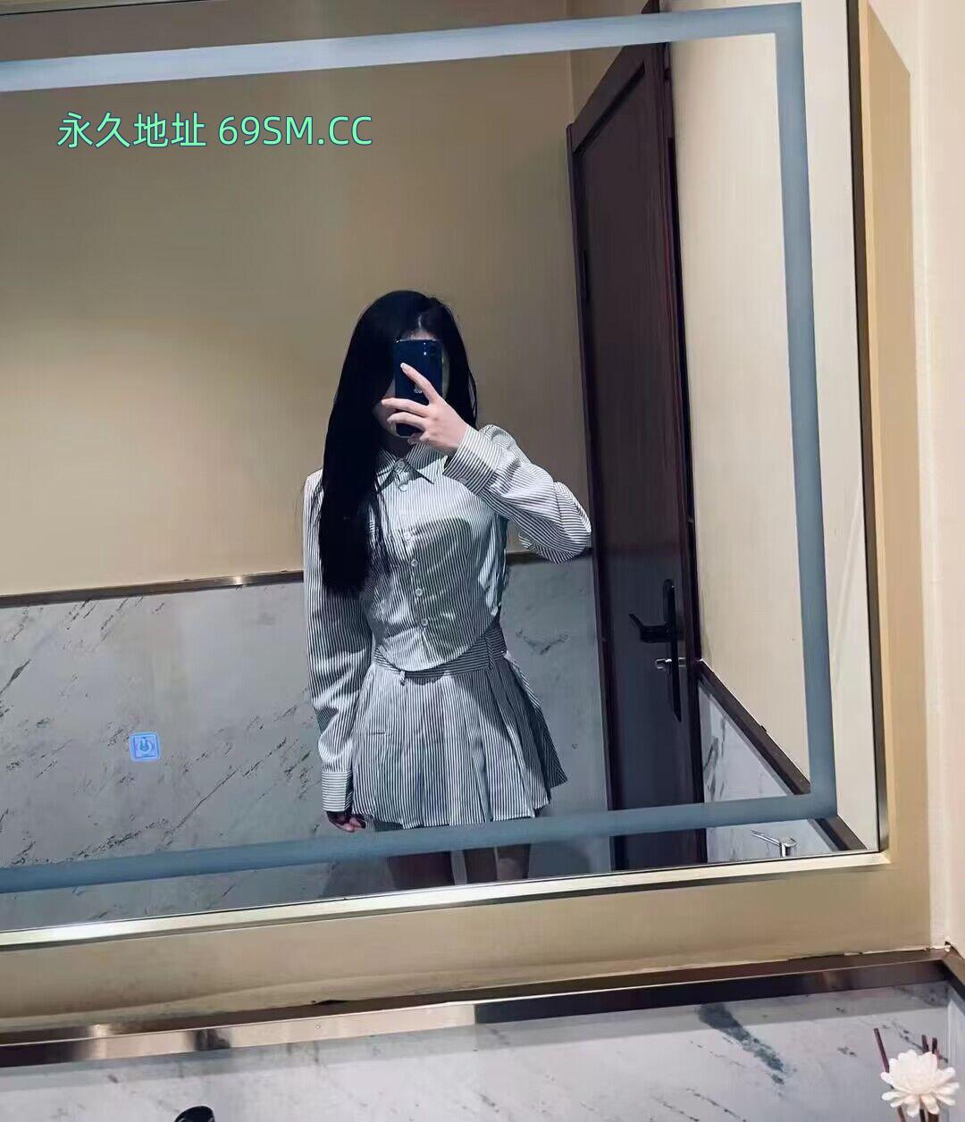 黑丝美腿粉胸姐
