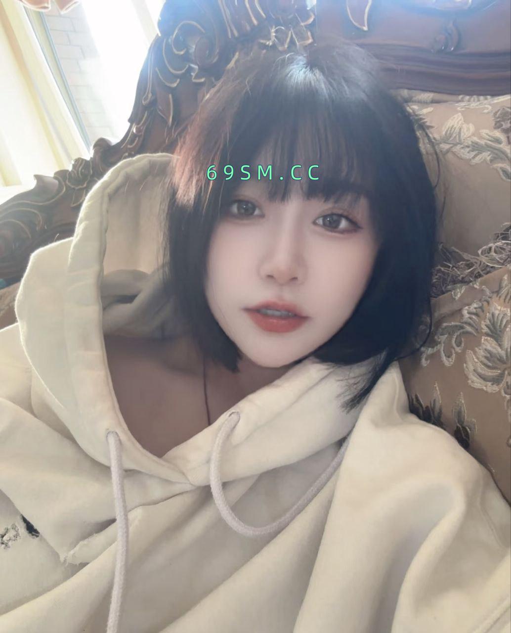 反差嫩妹馒头逼