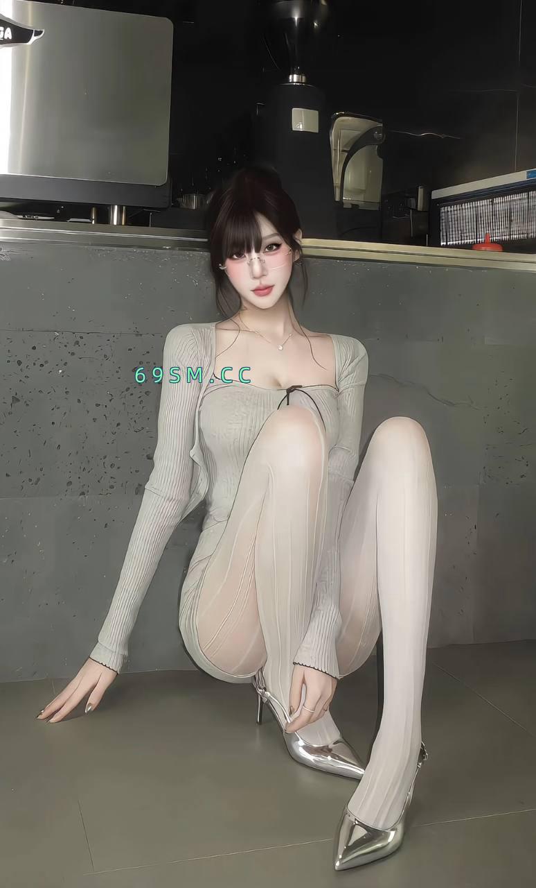 魅惑眼镜逼好骚