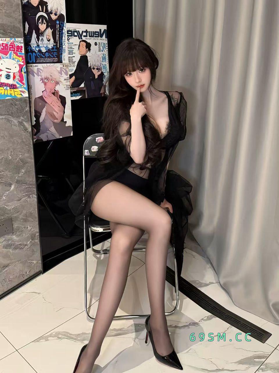 高挑美女胸控冲