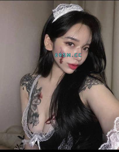 一线天纹身大奶