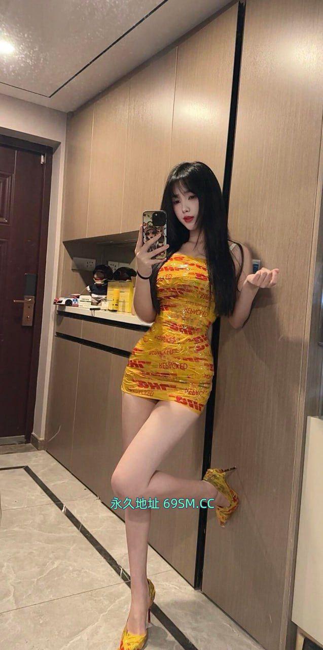 小腰精妹子