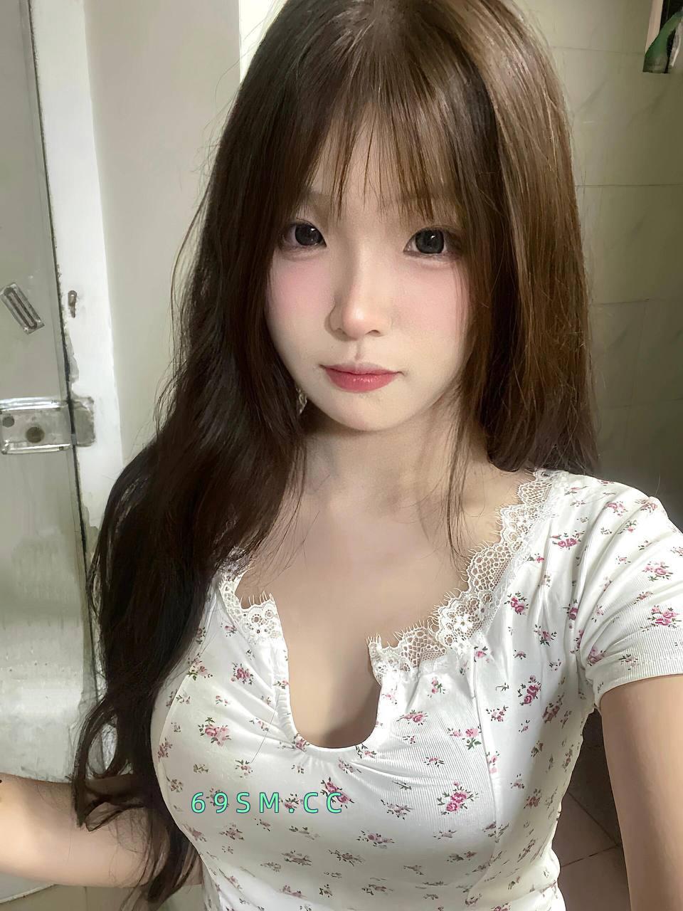爆奶圆润诱人