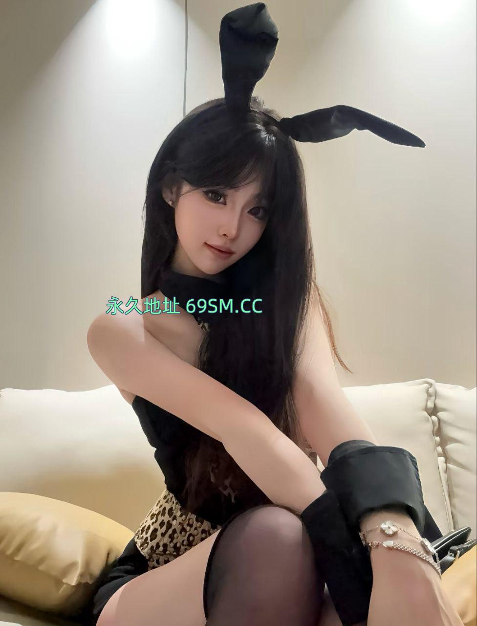 制服御姐前凸后翘