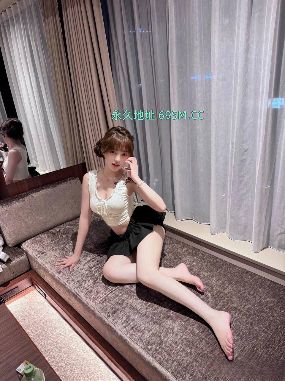 嫩妹腿型不错