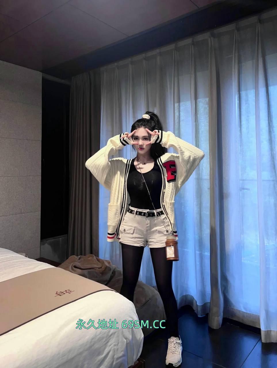 厚黑丝袜美人