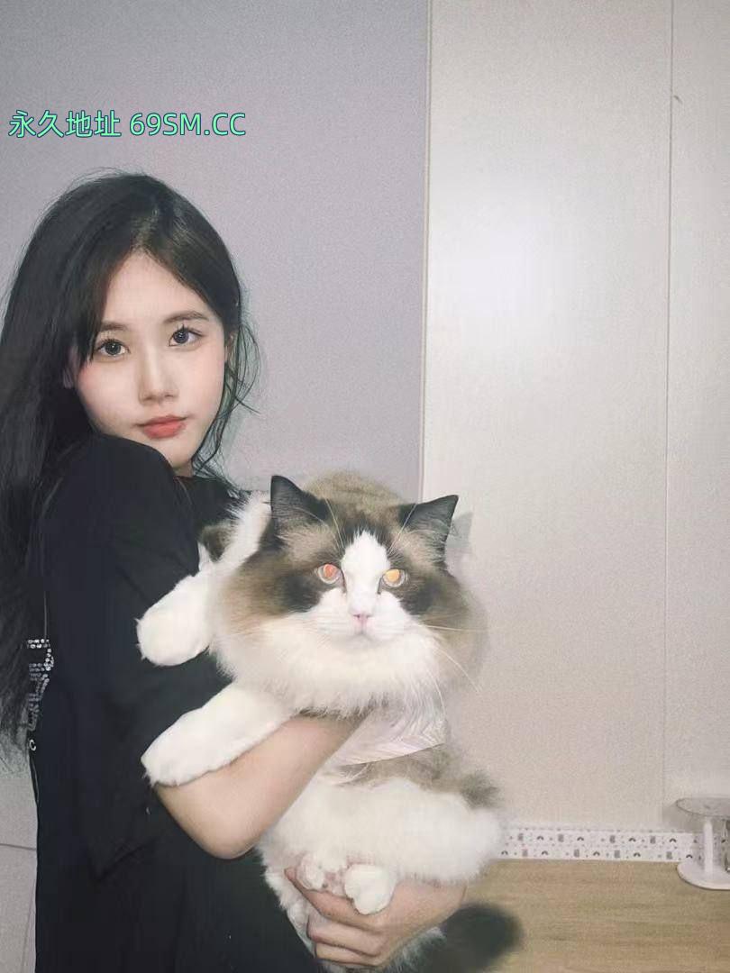 骚里骚气的小妹