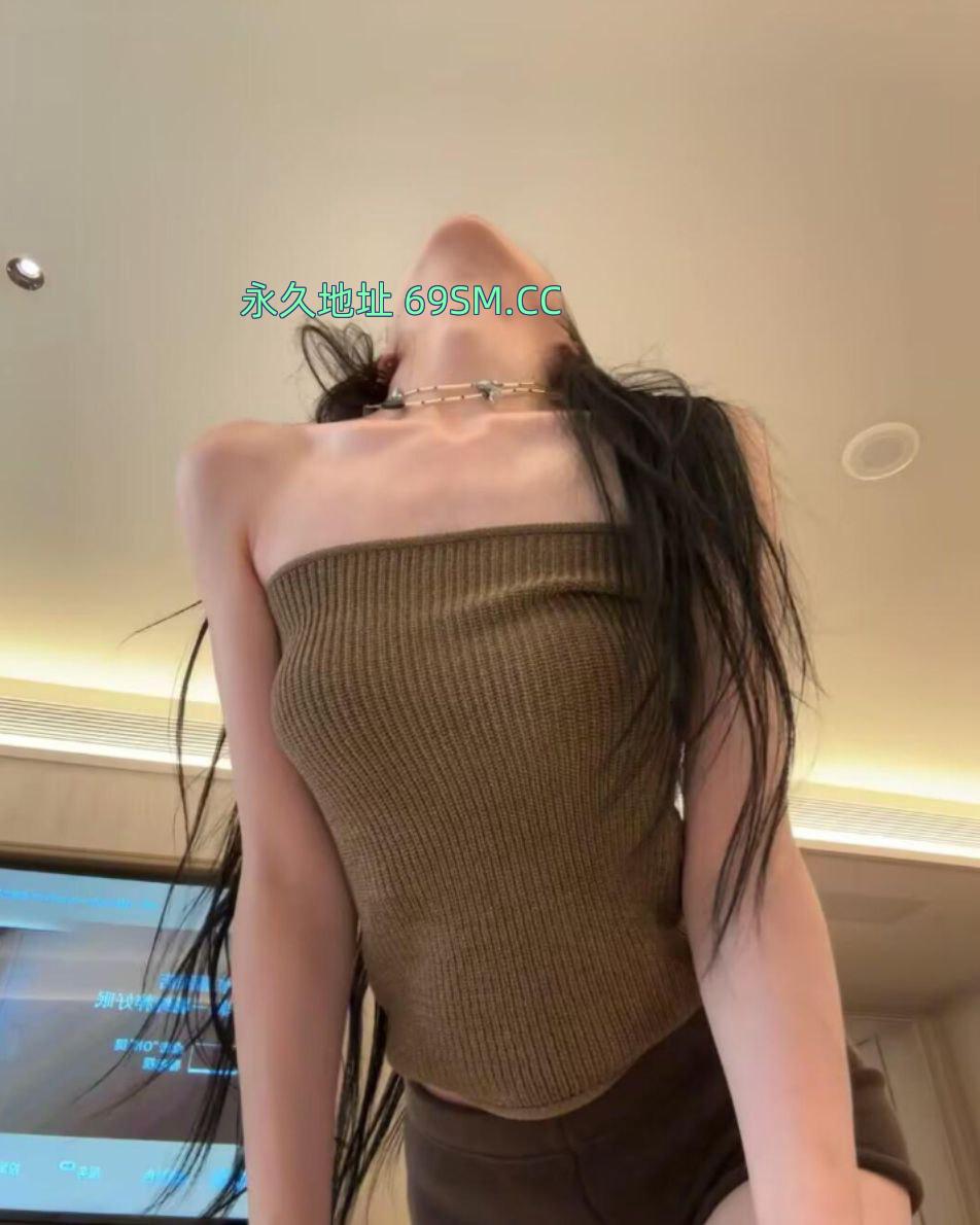 丰满眼镜妹
