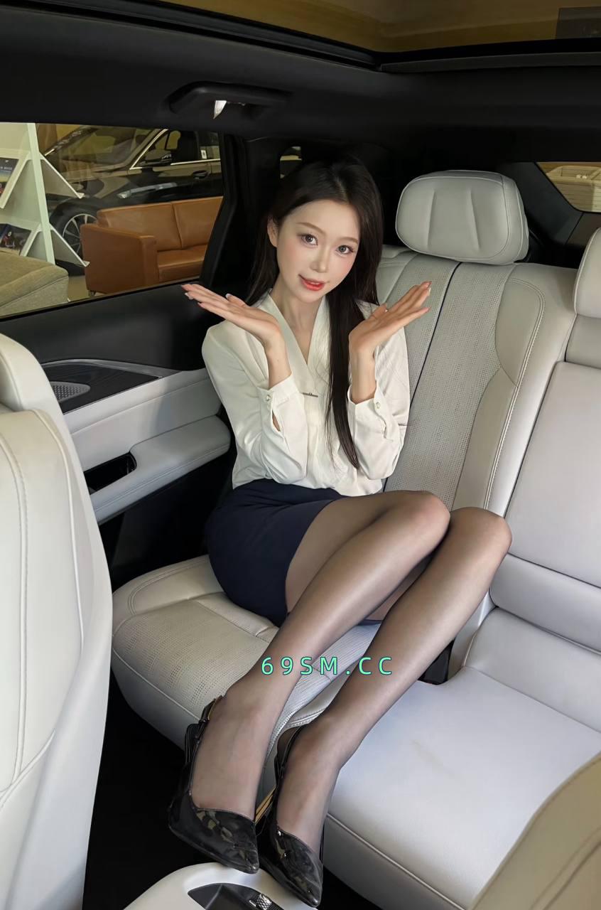 黑丝水嫩包臀裙