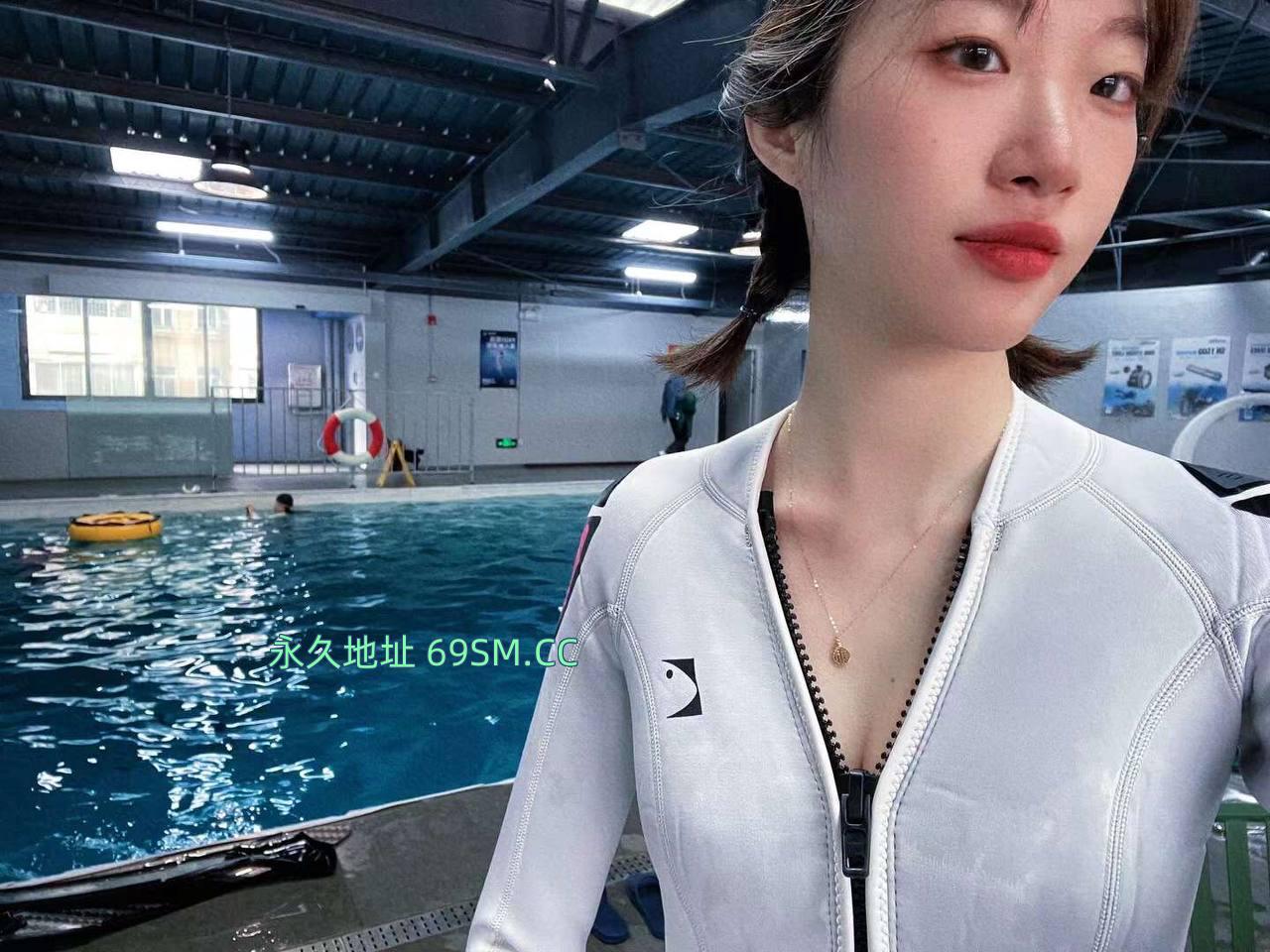 小店白瘦妹妹