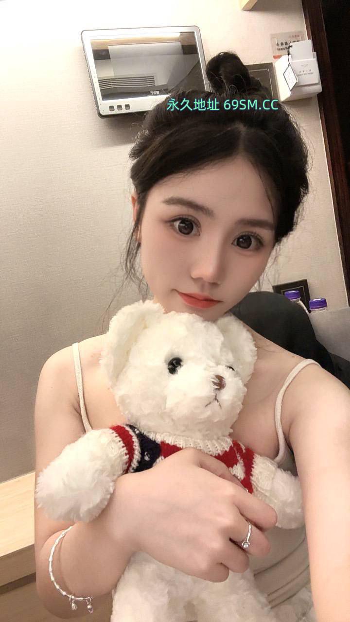 小尤物玲玲