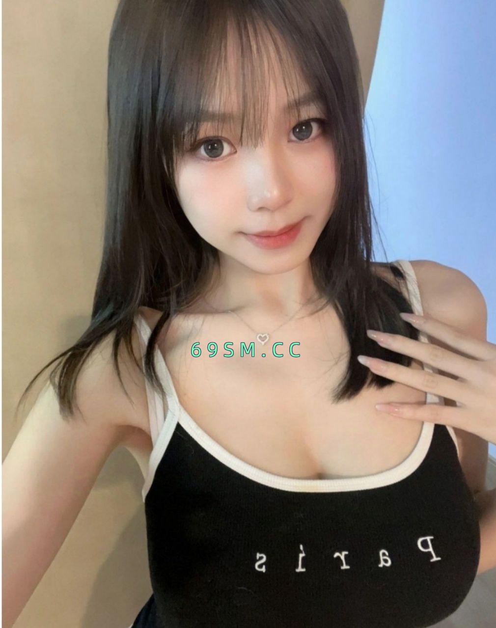 品尝樱桃乳