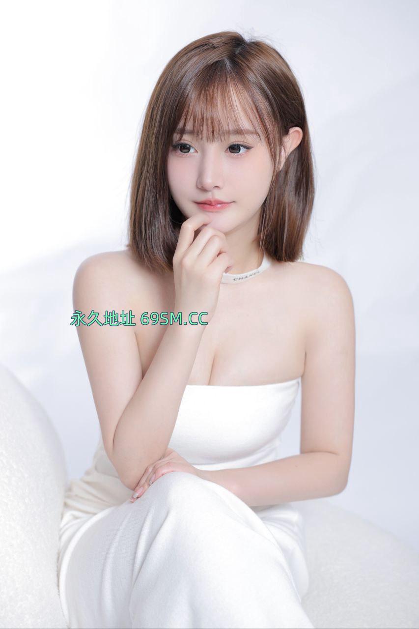 标志喷水少妇