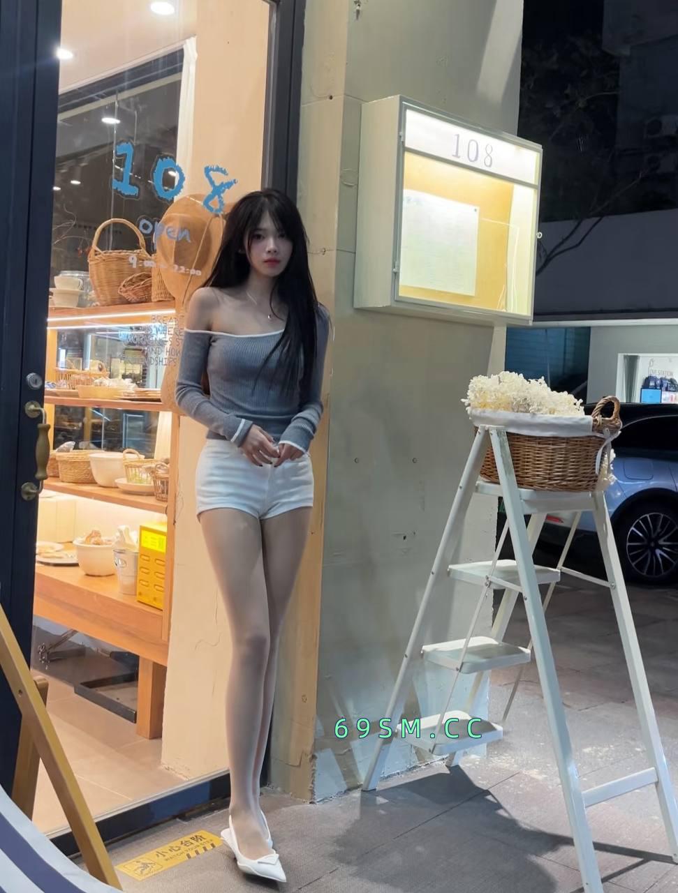 思春肉丝长腿姐姐