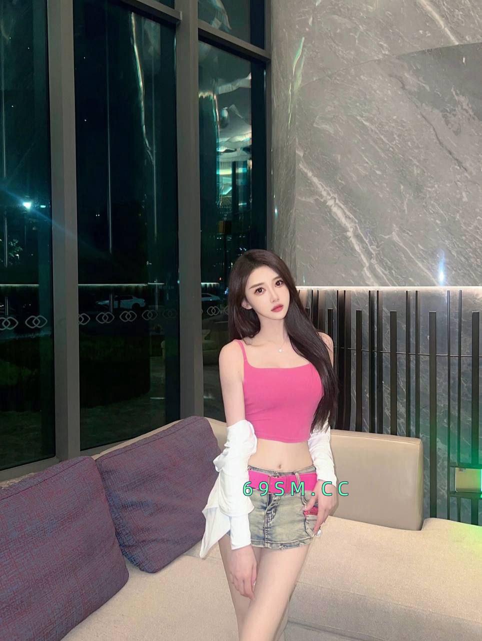 服务型轻熟美女