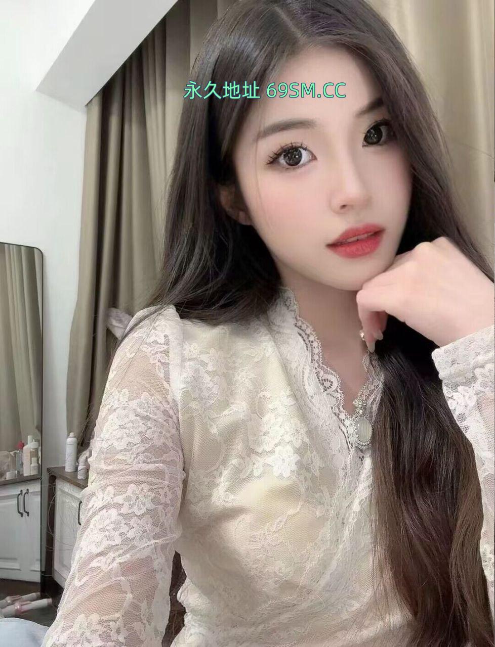 黑丝美腿粉胸姐