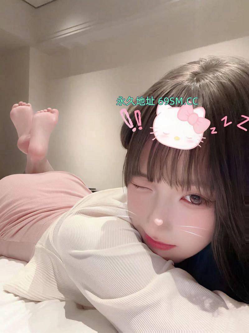 反差诱惑小女孩