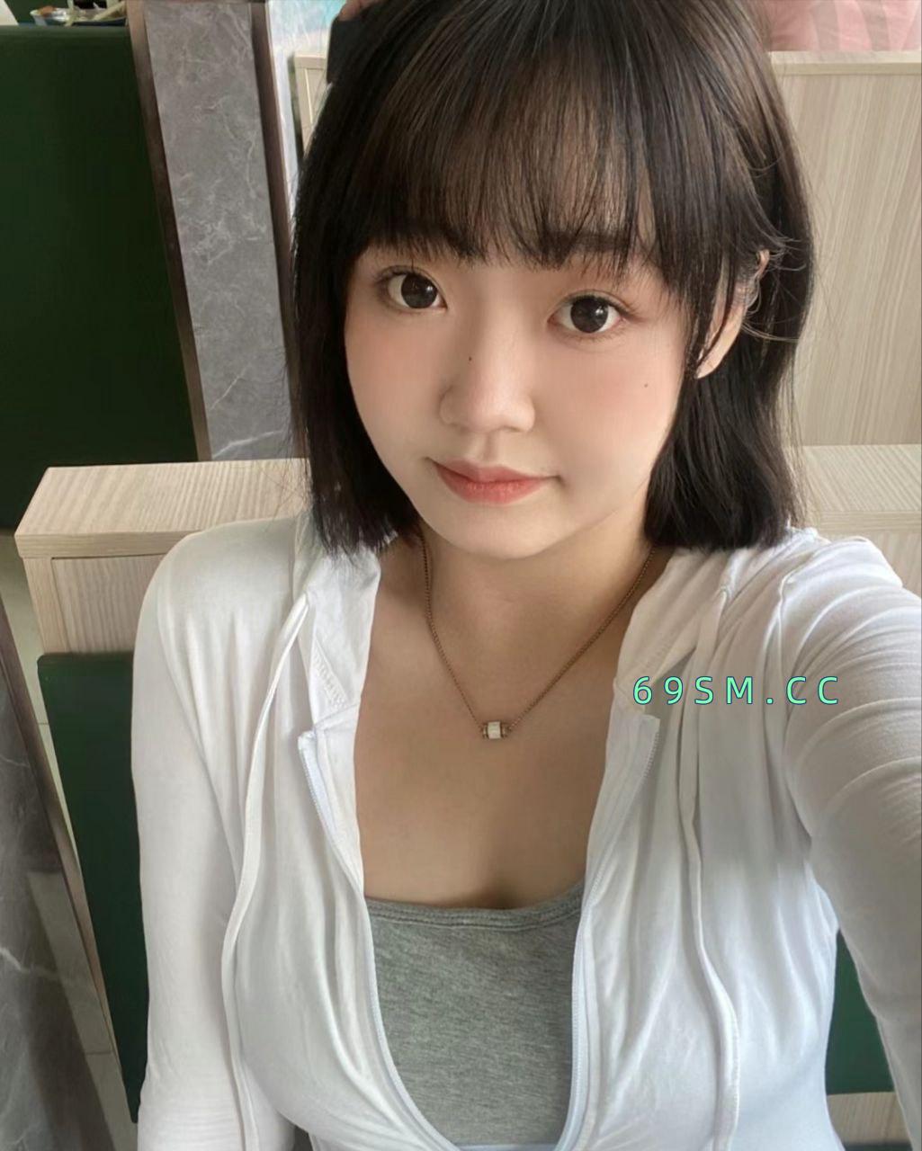 大胸逼嫩妹妹