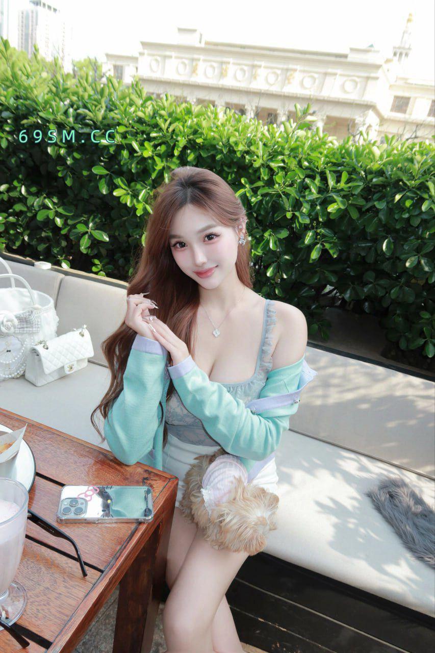靓丽亲切的小妹
