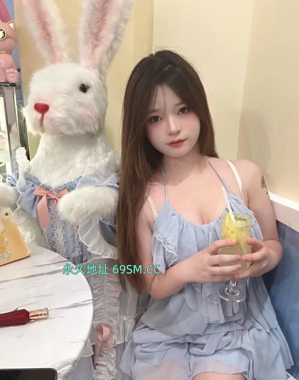 呆萌大胸小妹
