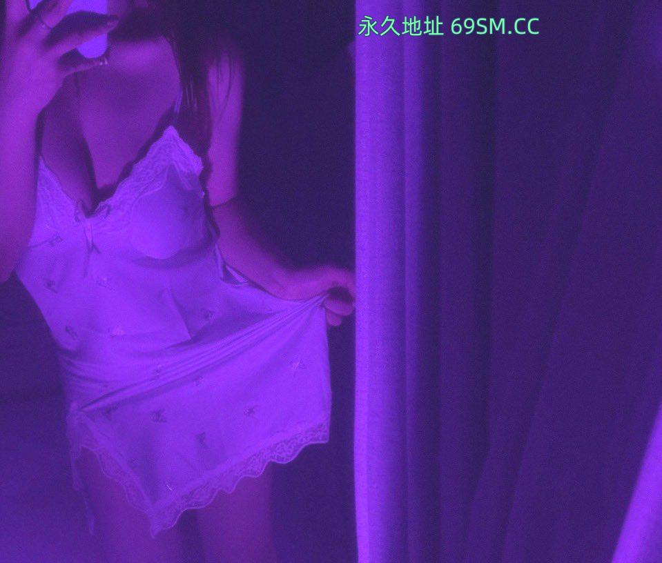 黑丝美腿泡泡