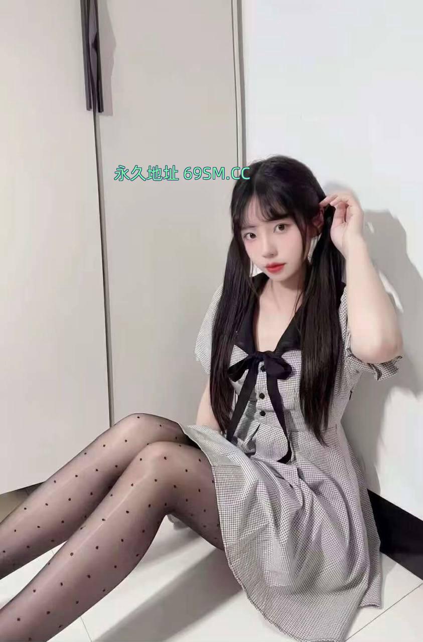 JK制服黑丝调情美少女