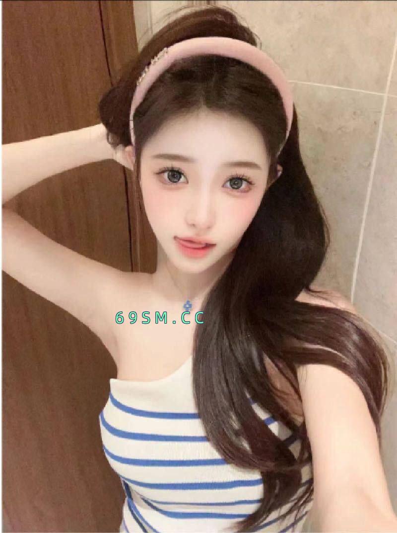 服务型轻熟美女