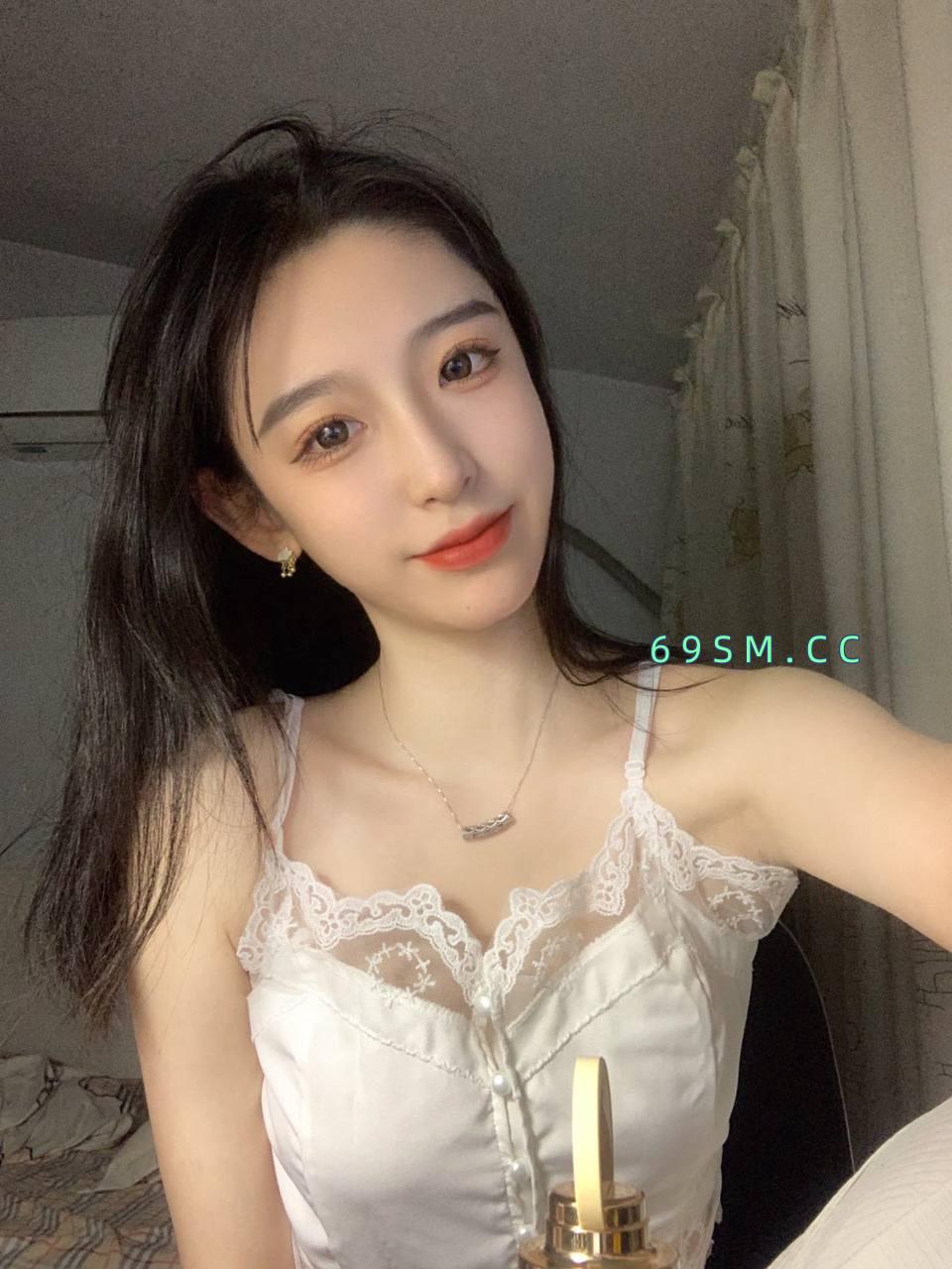 推车满意少妇