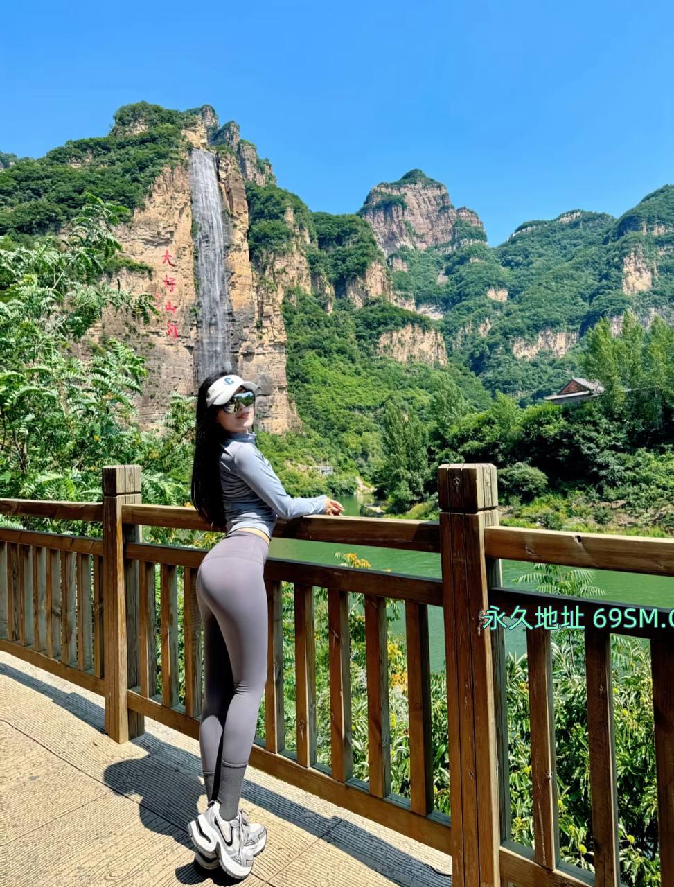 巨乳紧身翘臀姐姐
