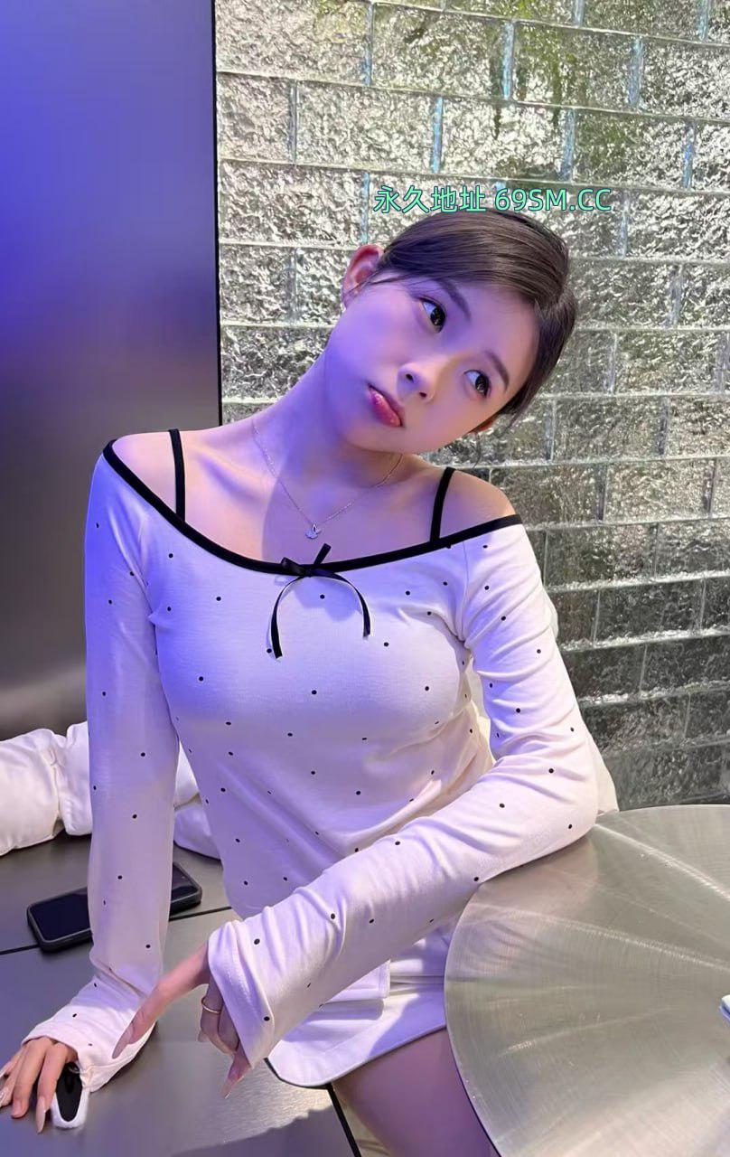 粉白的大奶妹
