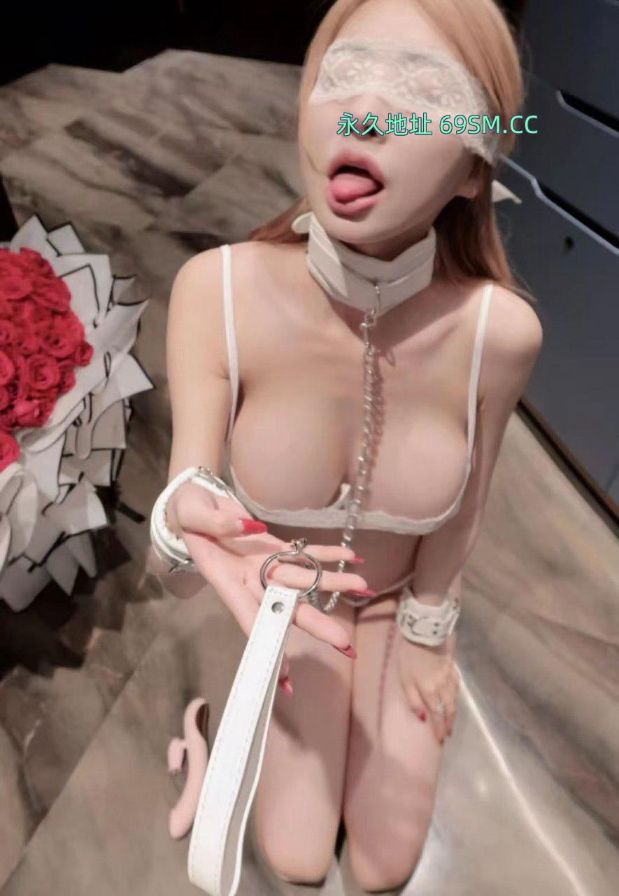 玩一线天嫩妹