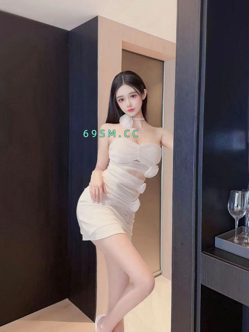 大长腿巨乳妹