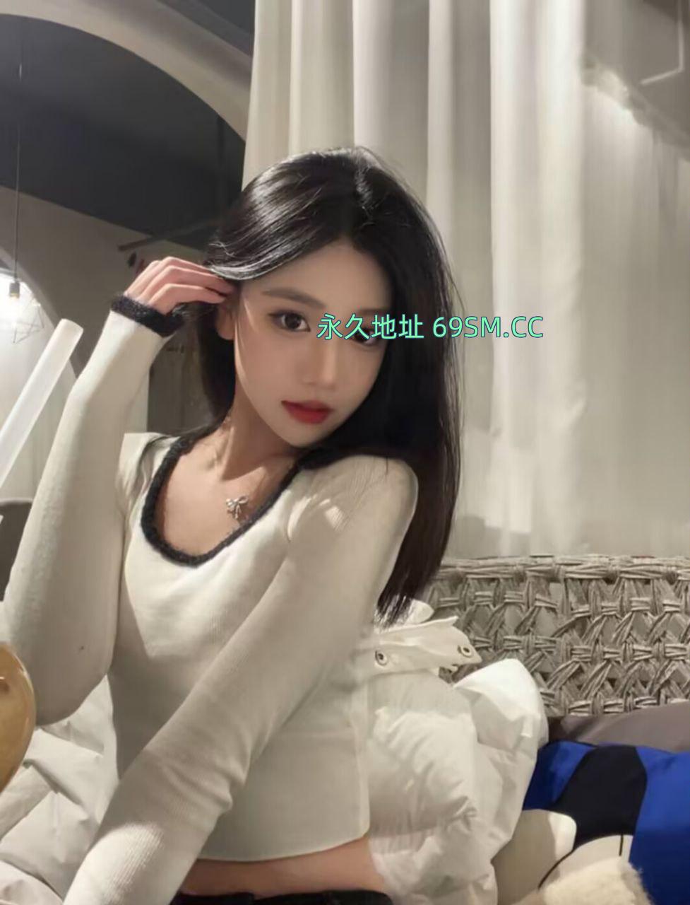 黑丝细腰大长腿